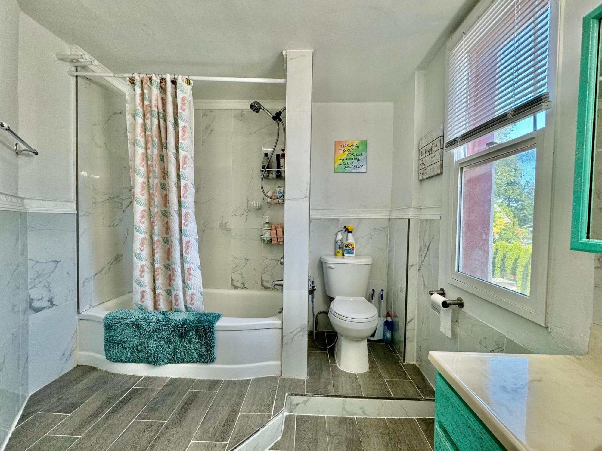 Private Room With Two Twin Beds Air Conditioning And Shared Bathrooms Located Near Seatac Airport And Downtown 시애틀 외부 사진